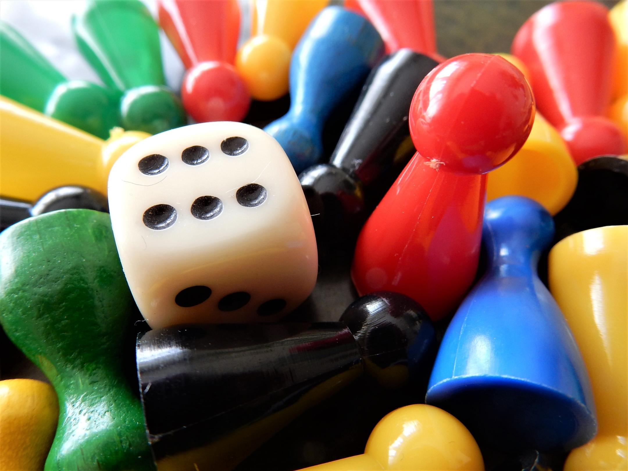 wuerfelspiel-2_by_friedbert_simon_pfarrbriefservice